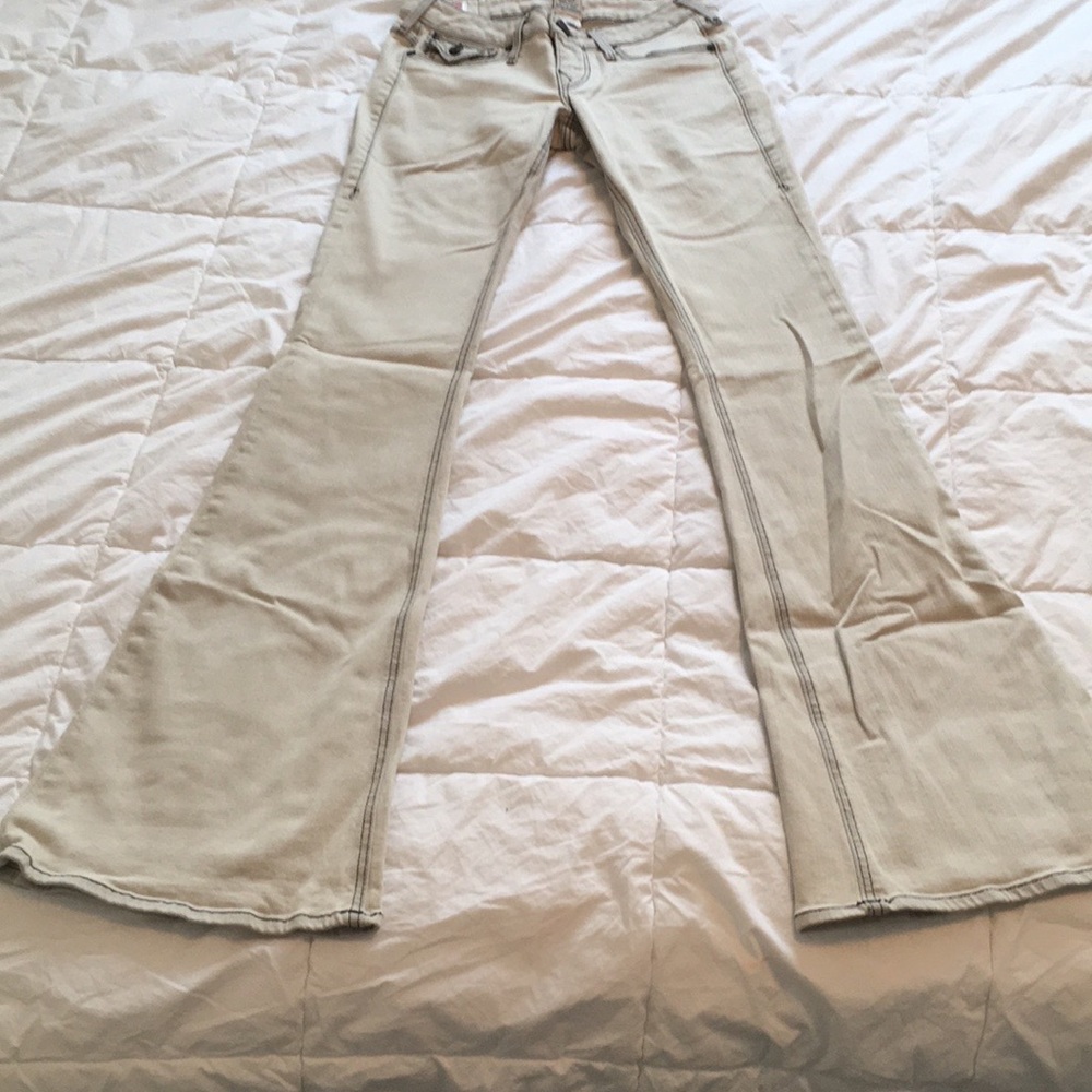 True Religion womens Bell Bottom Jean w26 western style cream black tread 2/50💕